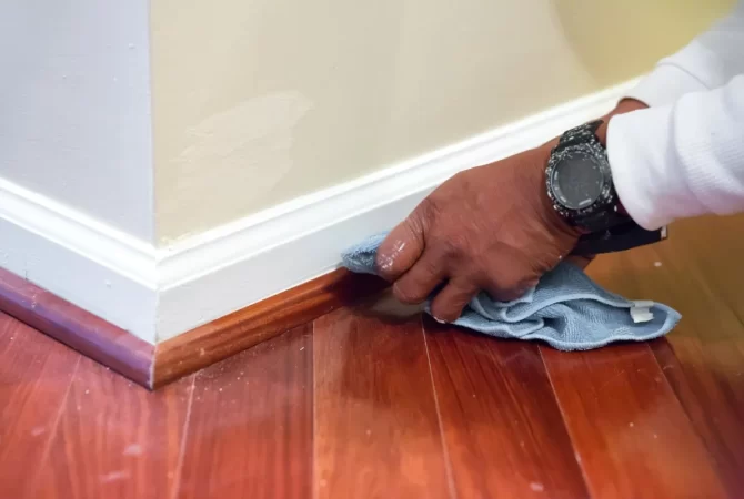 Installing_Shoe_Molding